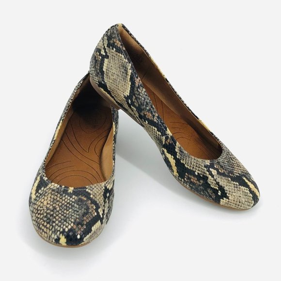 Clarks Shoes - CLARKS BALLET FLATS SNAKE PRINT SZ 9.5​